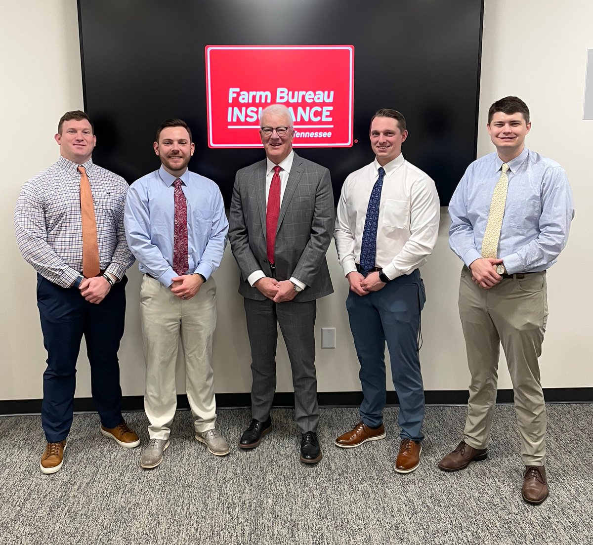 Please join us in welcoming our newest group of agents! 

Featured (From left to right): Jordan James, Ethan Shelton, CEO Jeff Pannell, Cade Snapp, and Kyle Anderson.

#NewAgents #FBITN #FarmBureau #FarmBureauFamily