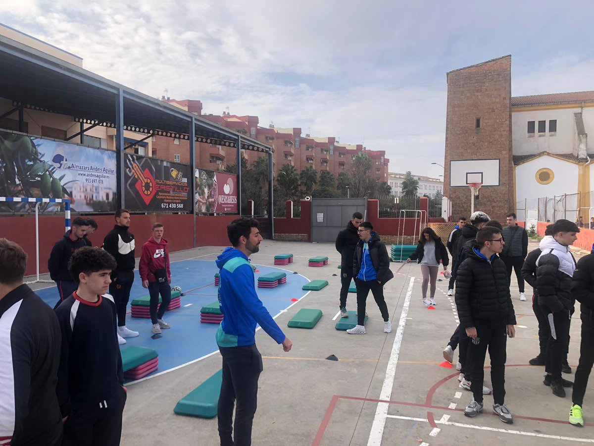 CtdAlandalus's tweet photo. 👉🏼 Posteriormente, han participado en una actividad diseñada y dirigida en su totalidad por los alumnos de 2º TSEAS donde los participantes han disfrutado y se han divertido activamente https://t.co/0Yxe6VrETA