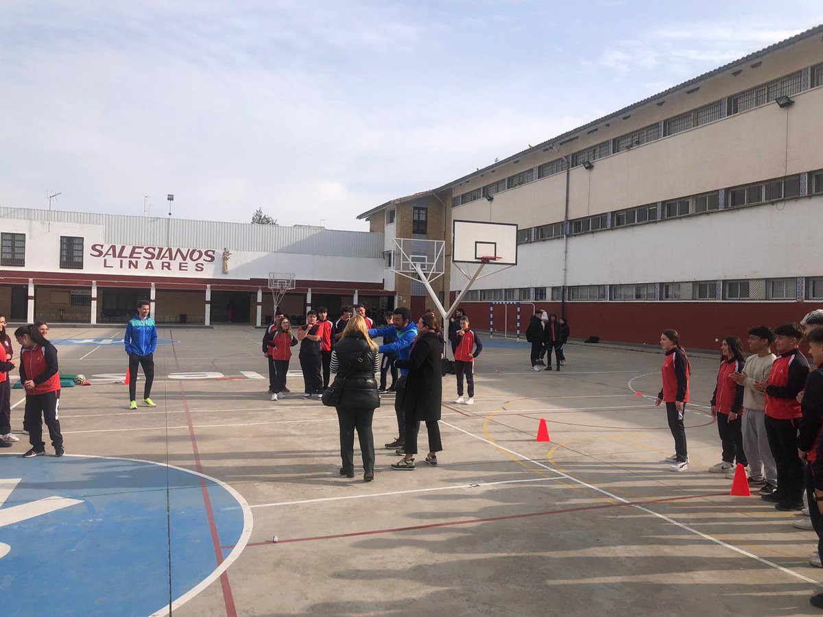 CtdAlandalus's tweet photo. 👉🏼 Posteriormente, han participado en una actividad diseñada y dirigida en su totalidad por los alumnos de 2º TSEAS donde los participantes han disfrutado y se han divertido activamente https://t.co/0Yxe6VrETA