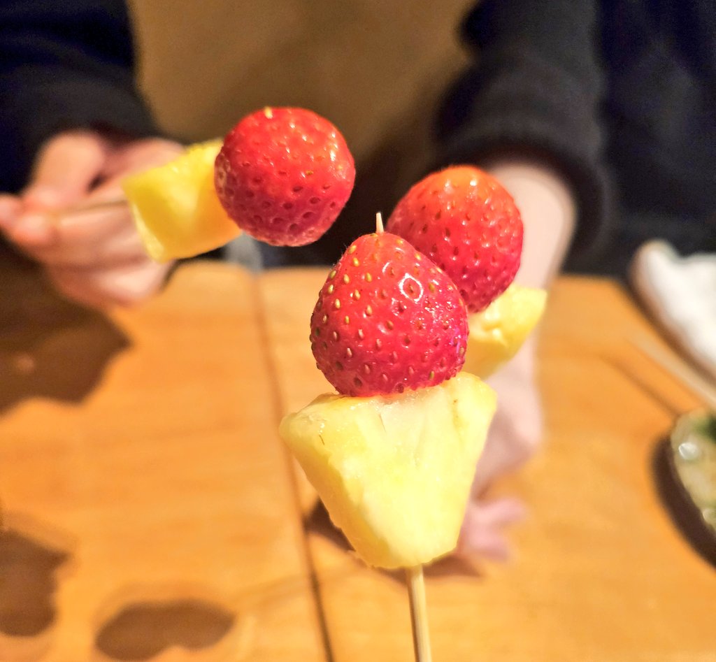 egxok's tweet photo. みんなおめでとうしてくれて嬉しかったし、のんたろちんがわざわざ来てくれたサプライズも、みんなで一緒に写真撮ったのも、ゆうなさんしおんちゃんと美味しいご飯食べたのも、ぜんぶぜんぶ幸せ❣️何よりたくさん仕込んでくれたゆうなさんに感謝🥹💜
そして甘やかしてくれたあのこにも🐬🩵 https://t.co/Dj5HOyfxJP
