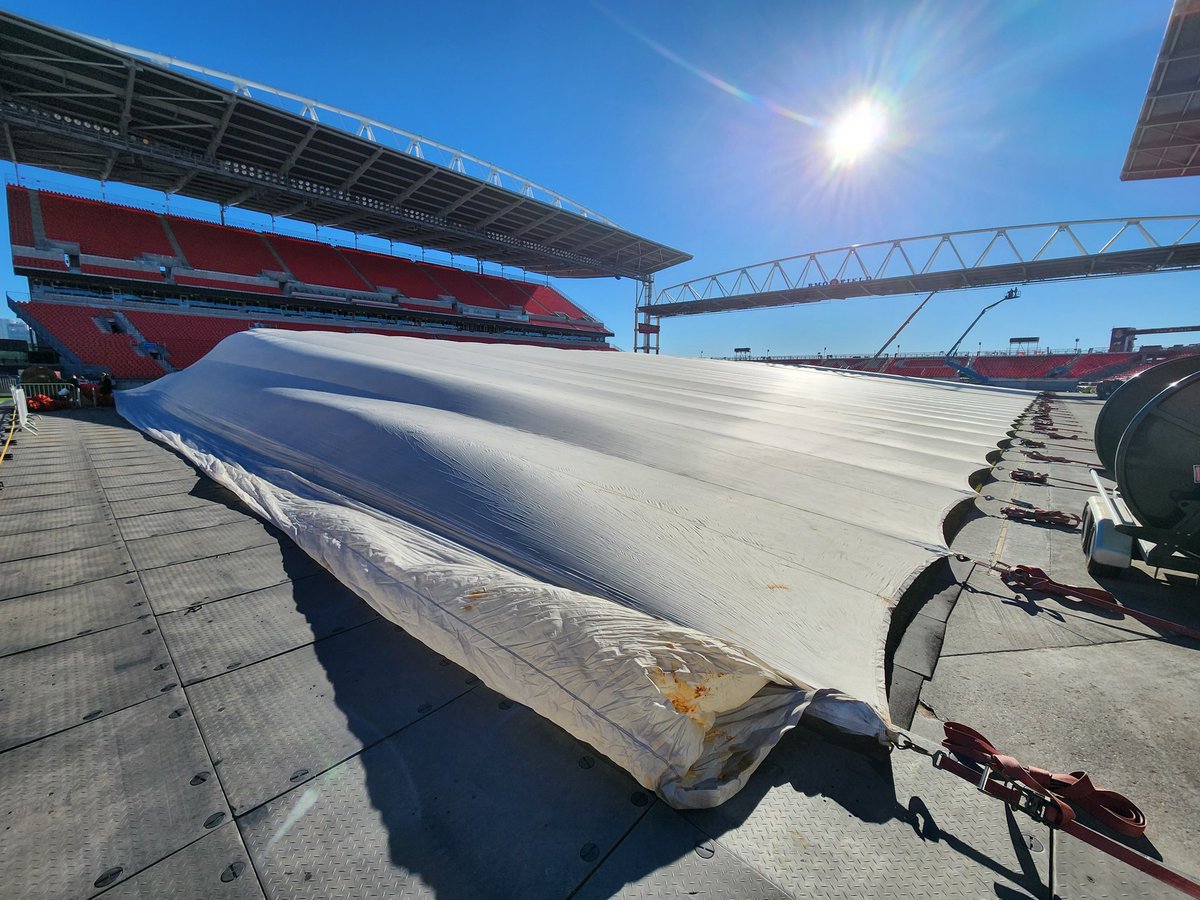 BMOGrounds's tweet photo. Up....up...and away 🔥 @SSStadia @covermasterinc https://t.co/aXfymWAgMW