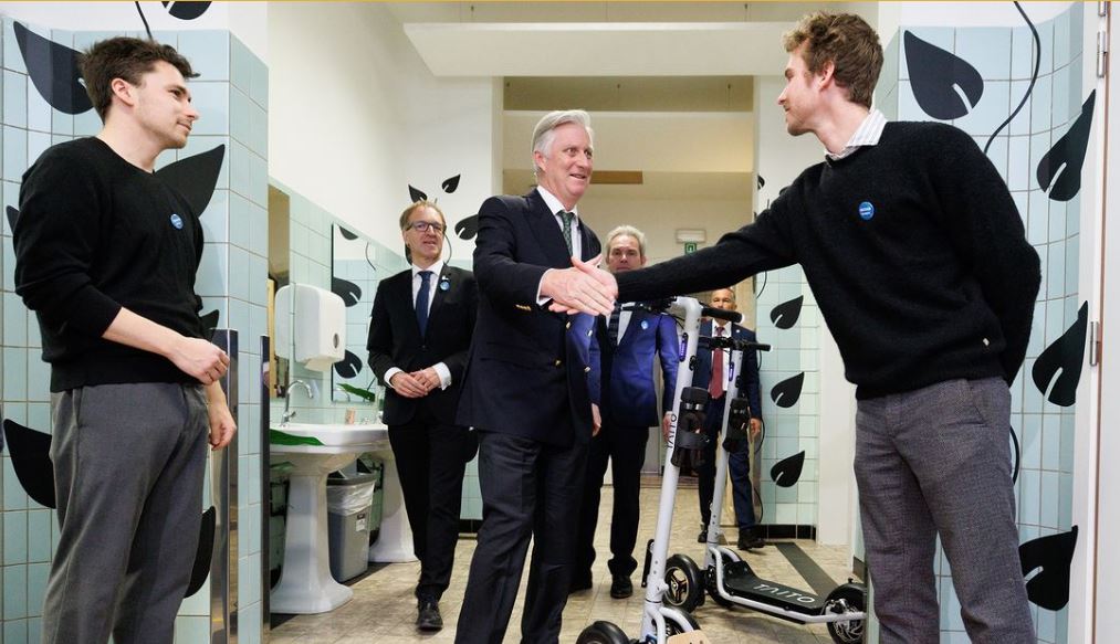 De <a href="/UGent/">UGent</a> zet in op durf en ondernemerschap. Heel wat student- en alumni-ondernemers lieten zich de voorbije jaren inspireren door ons uitgebreide #DurfOndernemen-aanbod. ZM de Koning sprak vandaag met hen. De bondige samenvatting? Dit was een topdag.