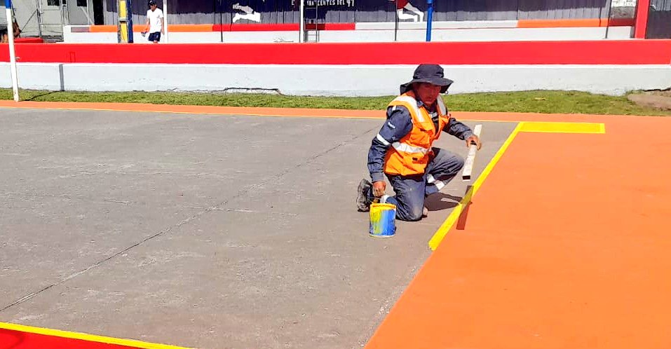 ObrasQuito's tweet photo. 🏞️#EspaciosPúblicos | Con calidad y compromiso avanzamos en el parque #CombatientesDel41🏞️
Trabajamos en:
🎨Pintura de espacios deportivos
👷Arreglo de aceras
👷Fundición de bases en juegos biosaludables
Los vecinos de la #Mena2 contarán con una nueva zona
#QuitoRenace https://t.co/fWWqkqha0x