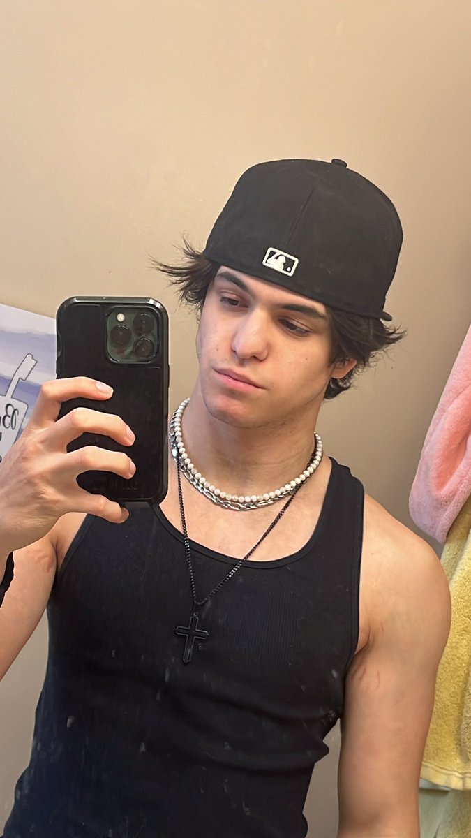 JeeJTweets tweet media