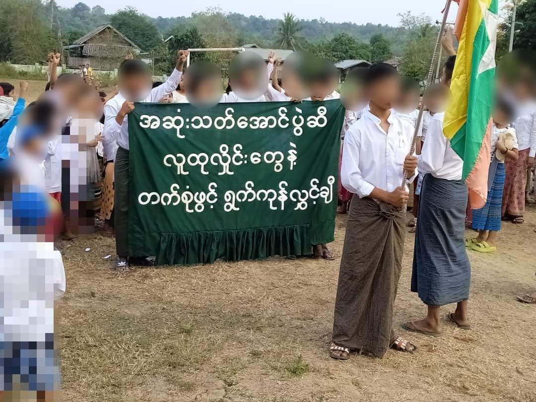 naingnaingaung's tweet photo. On Feb 1 in Magway Region, specifically in Gangaw Township, students from interim schools actively joined the #WhiteCampaign to commemorate three years under the military coup.
#SpringRevolution_3rdAnniversary
#2024Feb6Coup
#WhatsHappeningInMyanmar https://t.co/GiLZcyLxzC