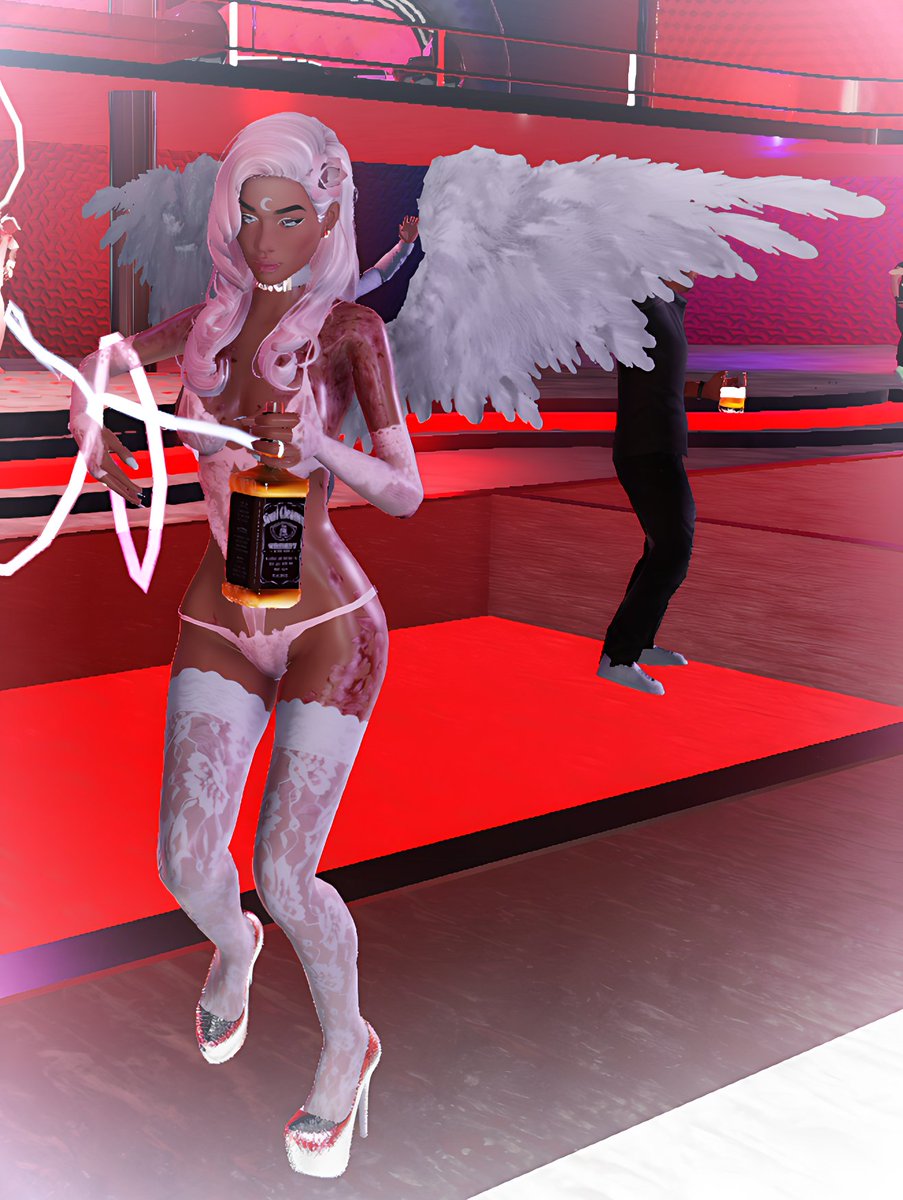 nadyadi1's tweet photo. the angel alcoholic 🤔😬😬
📷@STiggerkitten https://t.co/n9BumtVt1I