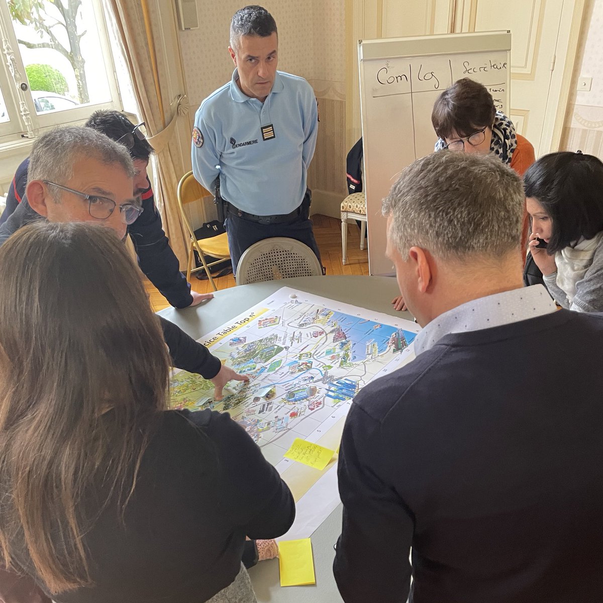 Prefet47's tweet photo. 📸 Retour en images |  Formation à la gestion de crise :
📝 23 élus de Lot-et-Garonne ont été formés en préfecture. 
Au programme : mise en situation et gestion de crise climatique et technologique, en partenariat avec l’ @Ensosp

Face aux risques, tous concernés, tous préparés ! https://t.co/Jfo7we1oau