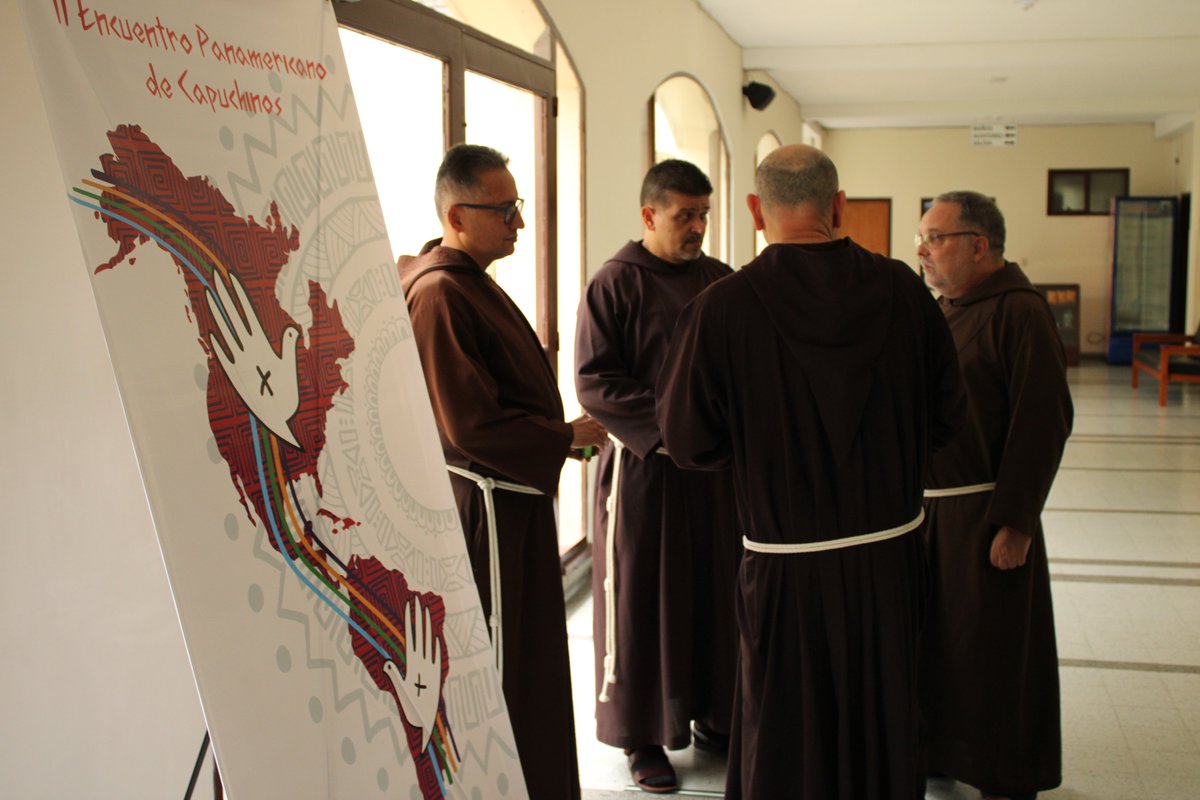 Los superiores de las circunscripciones de todo el continente americano están reunidos en Bogotá, Colombia en el segundo encuentro panamericano (II EPAN) para dialogar sobre nuestro caminar como capuchinos en América. 
Nos encomendamos a su oración.