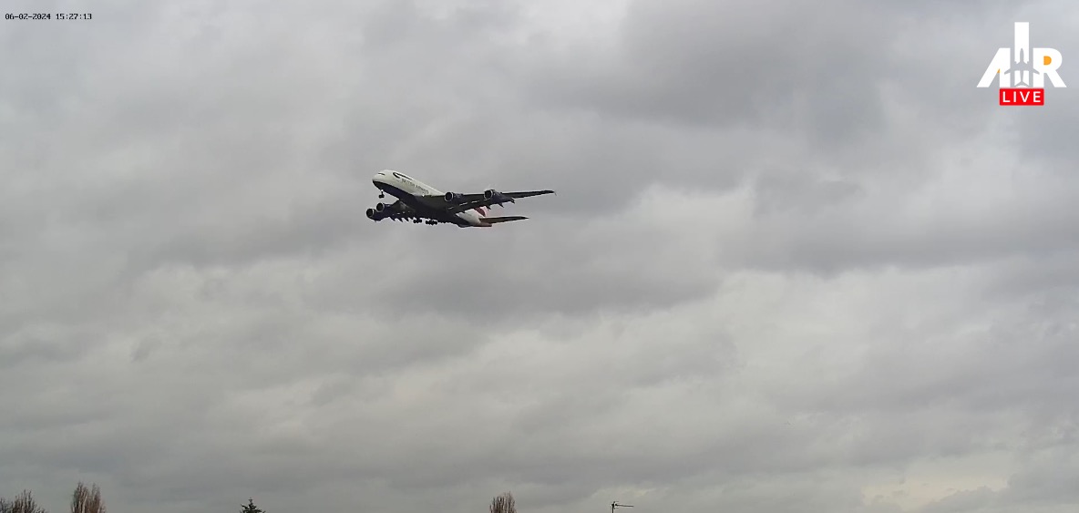 airlivenet's tweet photo. LIVE After a go-around, #BA268 A380 just landed at London Heathrow. You can subscribe at https://t.co/B3jA56ZUmP https://t.co/GUlKFMLBrw