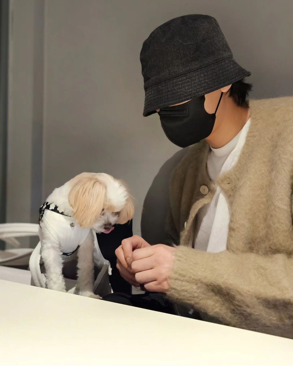 exopetsglobal's tweet photo. 230206 @/real__pcy Instagram update

Zzar pawlebgram when? 🥲🥲🥲

#ZZAR #CHANYEOL https://t.co/SmRROQ9ADR