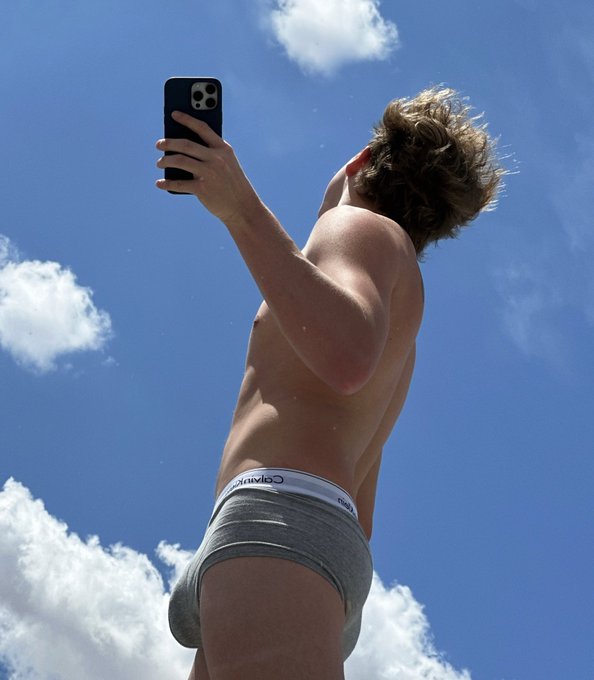 ngl this is aesthetic plus my dick looks good https://t.co/rS6P8AiCvg