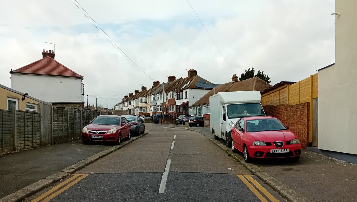 @YPLAC @parkingknobs @BlatantWatch 
Powlett Road #Strood Not one ounce of consideration for anyone else #pavementparking #AccessibleStreets #PavementsForPeople #BadParking #pavementsareforpeople @medway_council @kent_police @KentPoliceMed