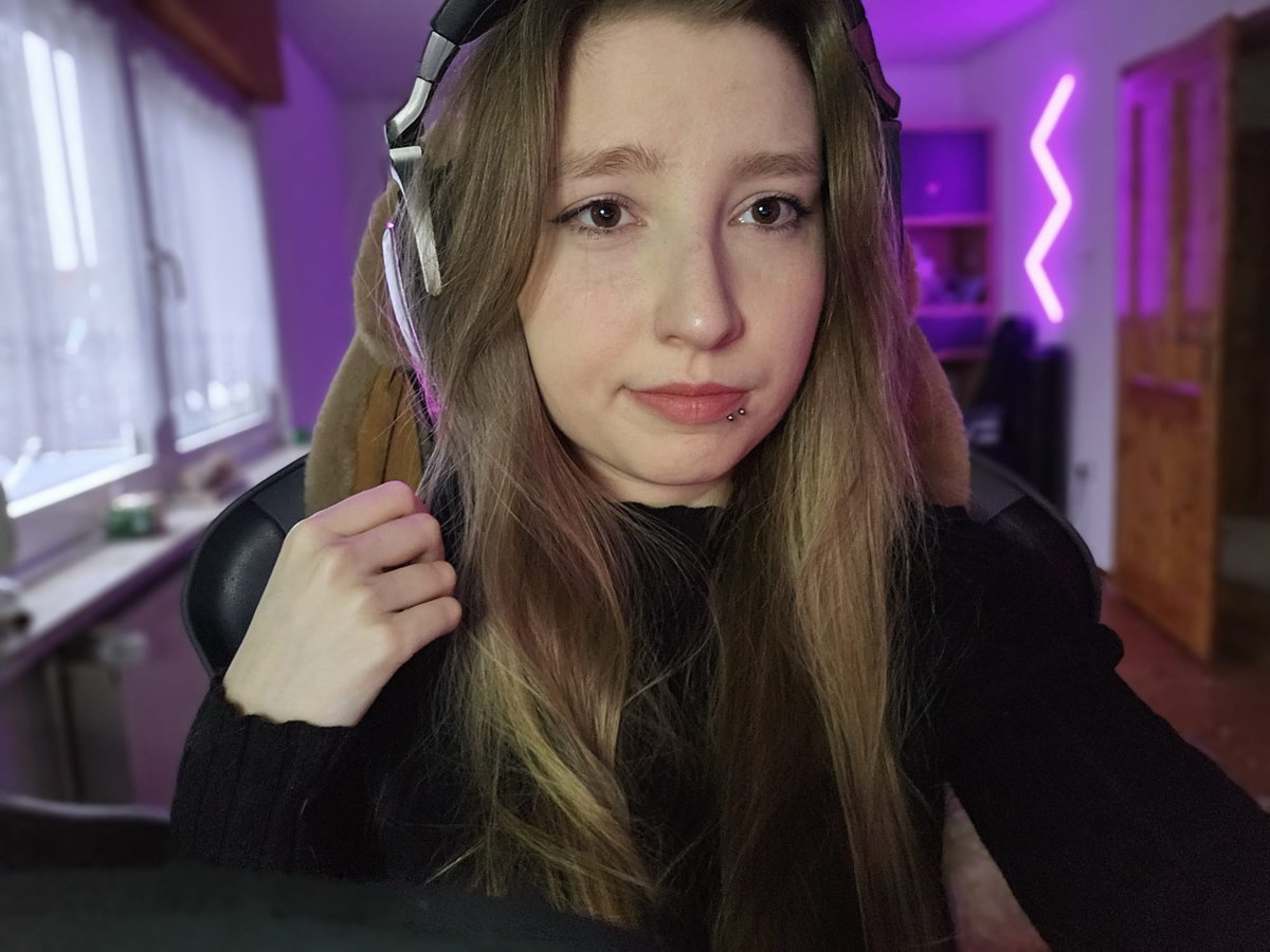 Hallöchen!

Ihr findet mich wieder live auf Twitch. Heute mit Palworld und DBD/Demonologist! 😌

twitch.tv/luumyx