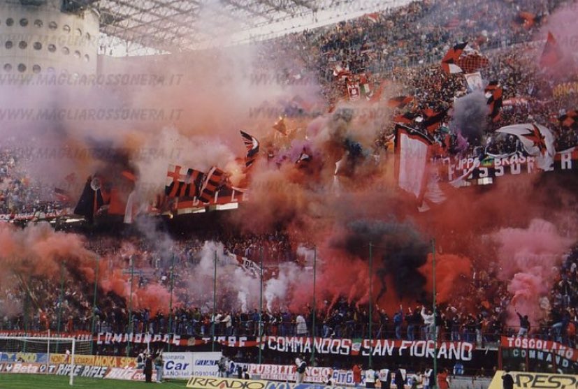 theMilanZone_'s tweet photo. 🧐 Che anno era?
❤️🖤 https://t.co/Q8qL1HHm1r