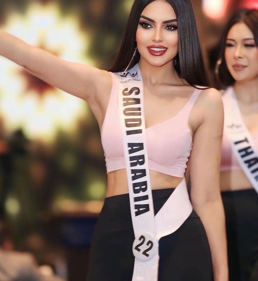 wareefET's tweet image. ابرز اللقطات لمشاركة #رومي_القحطاني بآخر مسابقة جمال.
ومعروف حرص رومي على المشاركه رغبه منها على التواجد باسم السعوديه 💕🇸🇦