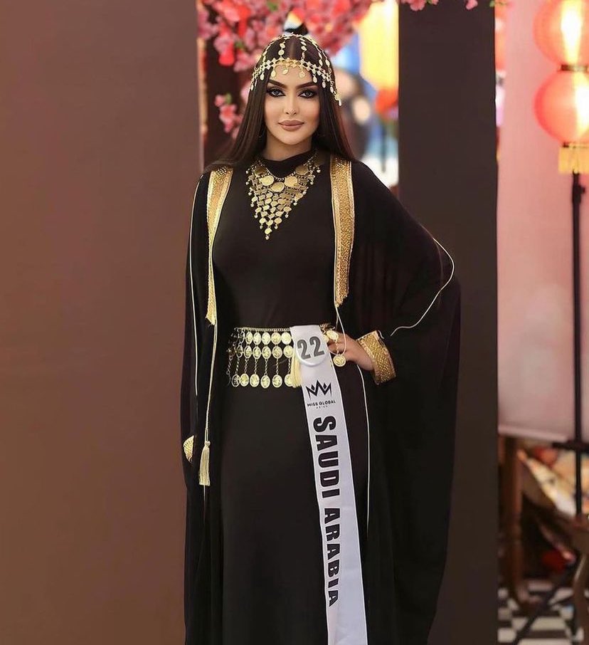 wareefET's tweet image. ابرز اللقطات لمشاركة #رومي_القحطاني بآخر مسابقة جمال.
ومعروف حرص رومي على المشاركه رغبه منها على التواجد باسم السعوديه 💕🇸🇦