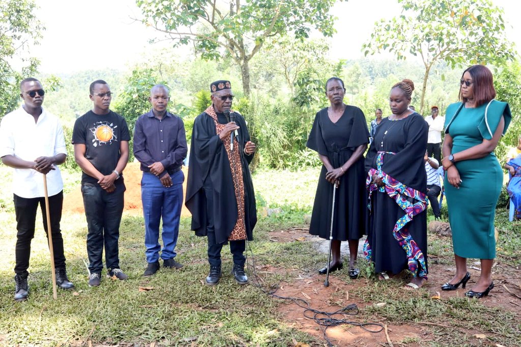 We've held hands together with my wives (Josephine Umina Khalwale, Gloria Sekeiyan Khalwale &amp; Diana Moragwa Khalwale) and my sons (Steven Kapten Khalwale, Tigana Khachuma Khalwale, &amp; Sonister Timboi Khalwale) during the last 10 difficult days.
Gracios..