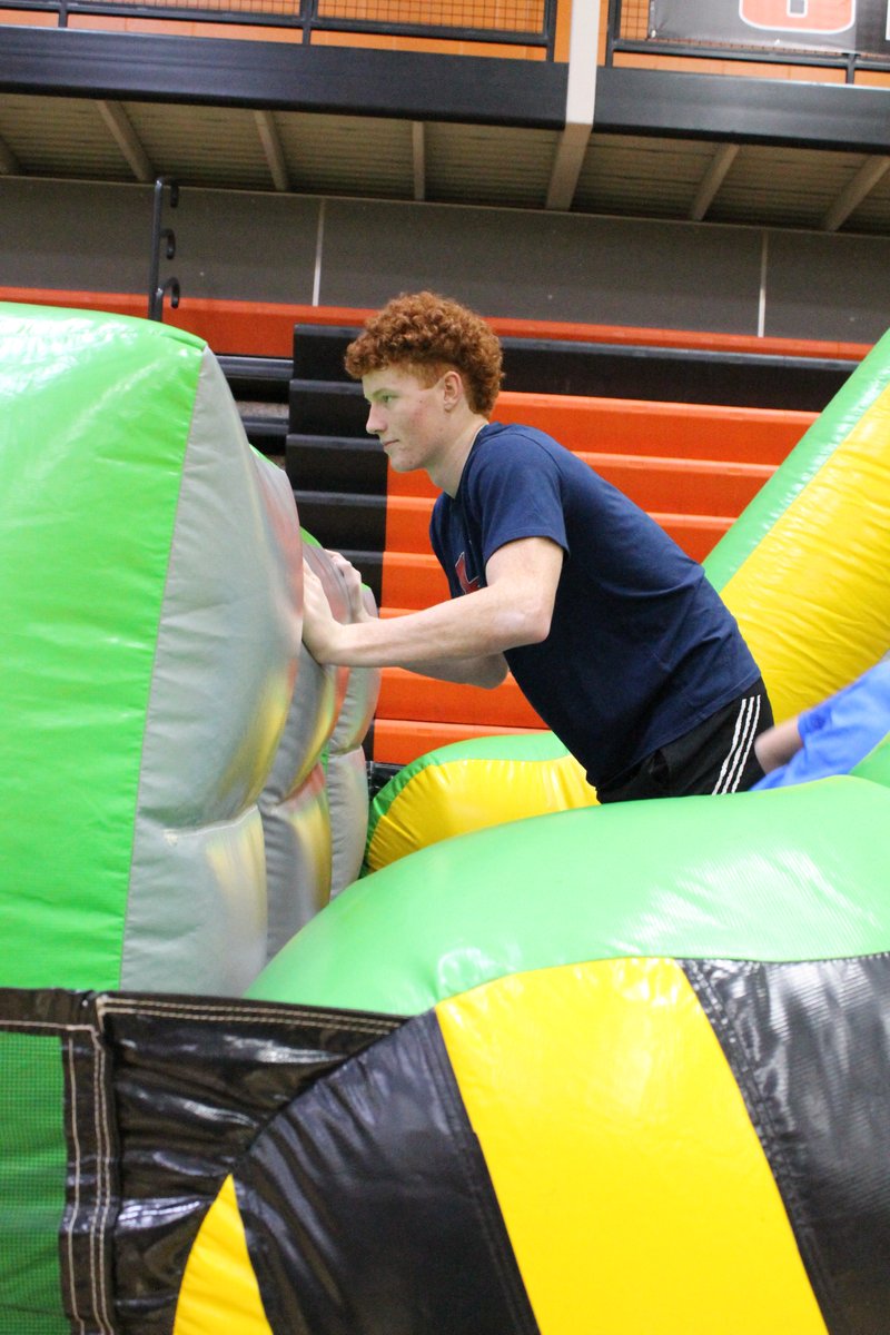 hhs_multimedia's tweet photo. Every year the high school lends its gym to the elementary school for inflatable day, and high schoolers are encouraged to help. This gives the high schoolers the chance to be a positive influence and role model to the children and gives them both something to look forward to. https://t.co/aNADZbCXkT