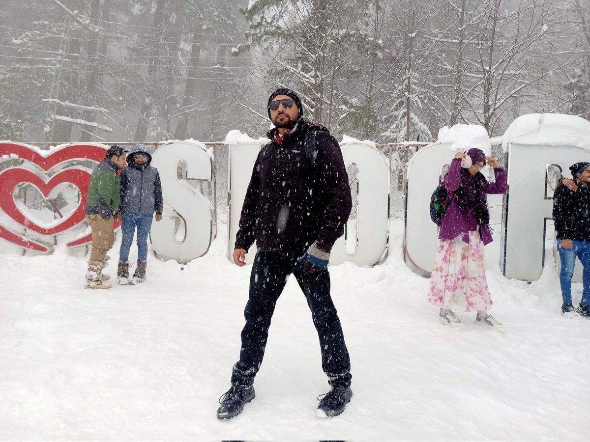 mtauha25's tweet photo. Shogran hill station.....βSnowfall rouses your inner child to dream and play once more.β#mtauhafam ππ #bodybuilder #viral #uiit #trending #fashion #model #actor #foryoupage #tauhamoosa #foryou #fitnessmodel #fitness #ariduniversityrawalpindi #ariduniversity #dvm #uaar https://t.co/CFf12Gzsvf
