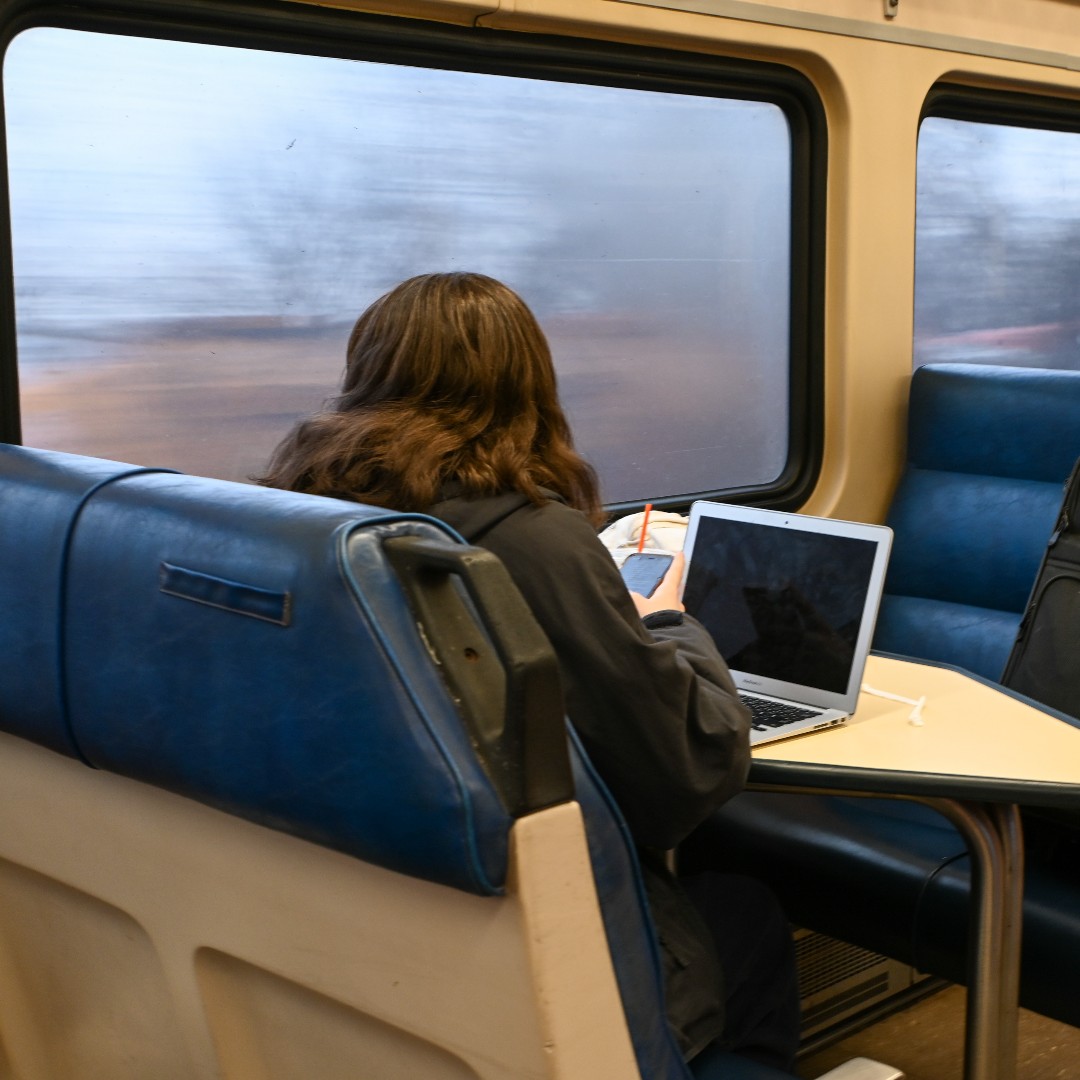 CTrides's tweet photo. Swipe, type, vibe β public transit transforms your commute into a productive journey! ππ
What is your favorite thing to do when you take public transit?
#CTrides #TransitIsATrip #TakeTransit #SustainableTravel #PublicTransportation https://t.co/CWRCCbGSlA