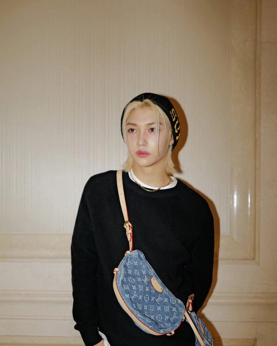 FELIXCharts's tweet photo. 📸 yong.lixx Instagram | 240207

(1/2)

“Remix be clutching 🔥 
Thank you @ nicolasghesquiere 🩵 
# ad # LVRemix # LVRush @louisvuitton #FELIX #louisvuitton”

🔗 https://t.co/uglTi5GBa3
✅♥️💬🔁🏷️↑ ↑ Like, Comment, SAVE, SHARE

#FLX_Instagram #FELIXxLouisVuitton https://t.co/5U2r8qsjmK