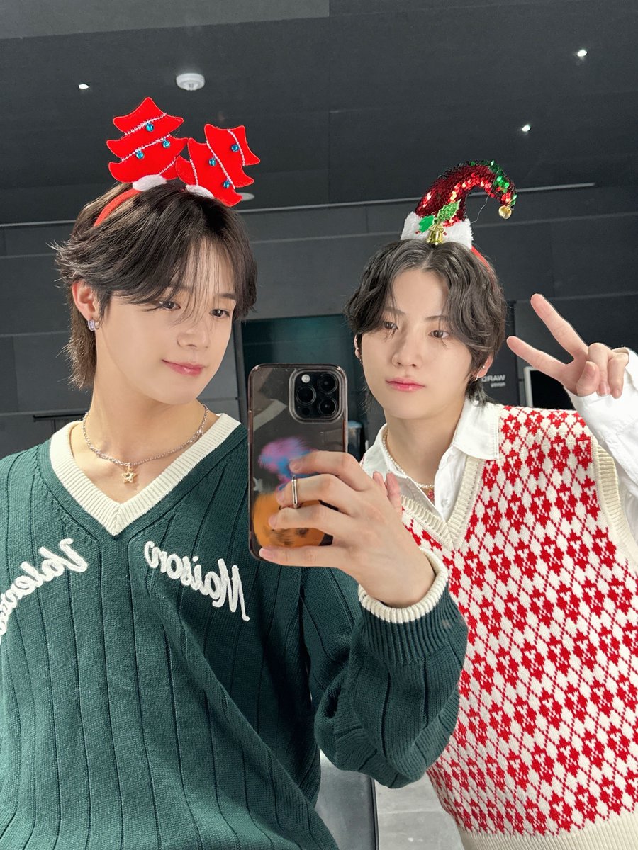 andTEAM_members's tweet photo. My bro YUMAも20歳か…
2人で色んなところいったね😙似ている部分が多すぎて、本当の弟みたいだなっていつも思う笑
20歳になっても素直で真っ直ぐでかわいくて、
けいひょんの事大好きなYUMAでいてね🫶
#HAPPY_YUMA_DAY
#andTEAM #K https://t.co/rfmQ6REVih