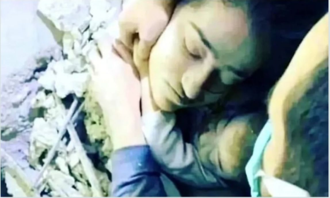 arslansezer27's tweet photo. Kelimelerin anlamını kaybettiği, kalplerin kelamdan uzaklaşıp yerini acıya bıraktığı o sabah.. o an..
Bazı acıların tarifi yoktur, aradan kaç yıl geçerse geçsin..
#6Şubat2023 04:17 https://t.co/rKkSGifU7L