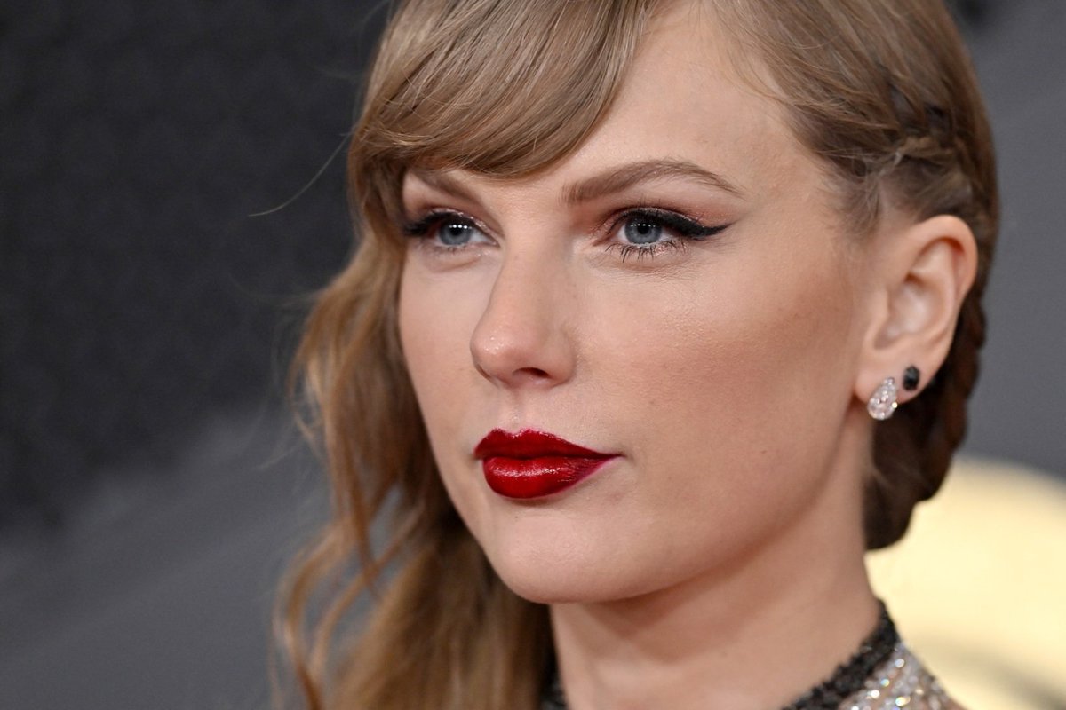 RollingStone's tweet image. Taylor Swift’s Lawyers Threaten Private Jet Flight Tracker Over ‘Stalking and Harassing Behavior’

More: rollingstone.com/music/music-ne…
