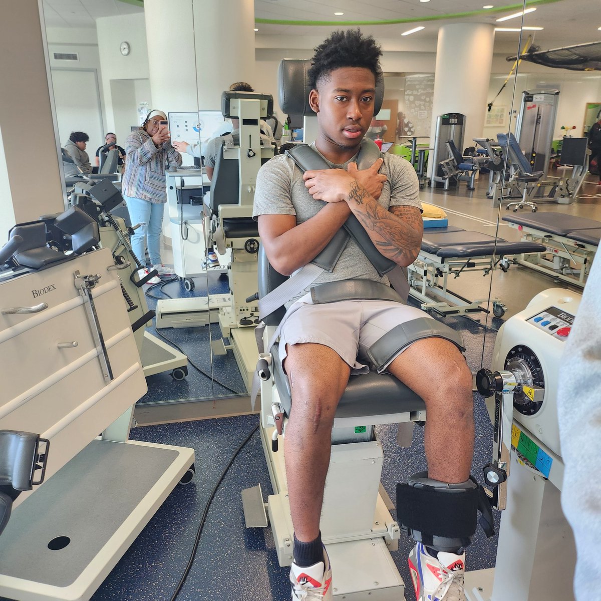 MoNelson16's tweet photo. Eric is stronger than his body weight! He is doing well in his recovery. 
#Proud Mom
#5months Post Op
@_ejnelsonn https://t.co/qB1OXmIH3E