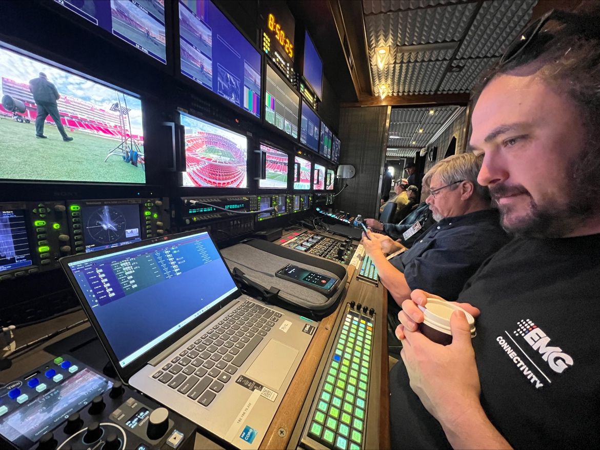 Vislink's tweet image. Let&apos;s play ball! Team @EMGConnectivity USA ready for #FoxSports’ coverage of the NFC Championship Game in San Francisco! #VislinkSpotted for #HighFrameRate #steadicam, “Meg”, Venice, FX7 Ronin, Talent Monitors and Line To Gains!  #emg #emgconnectivity #rf
📸 Nathan Spencer