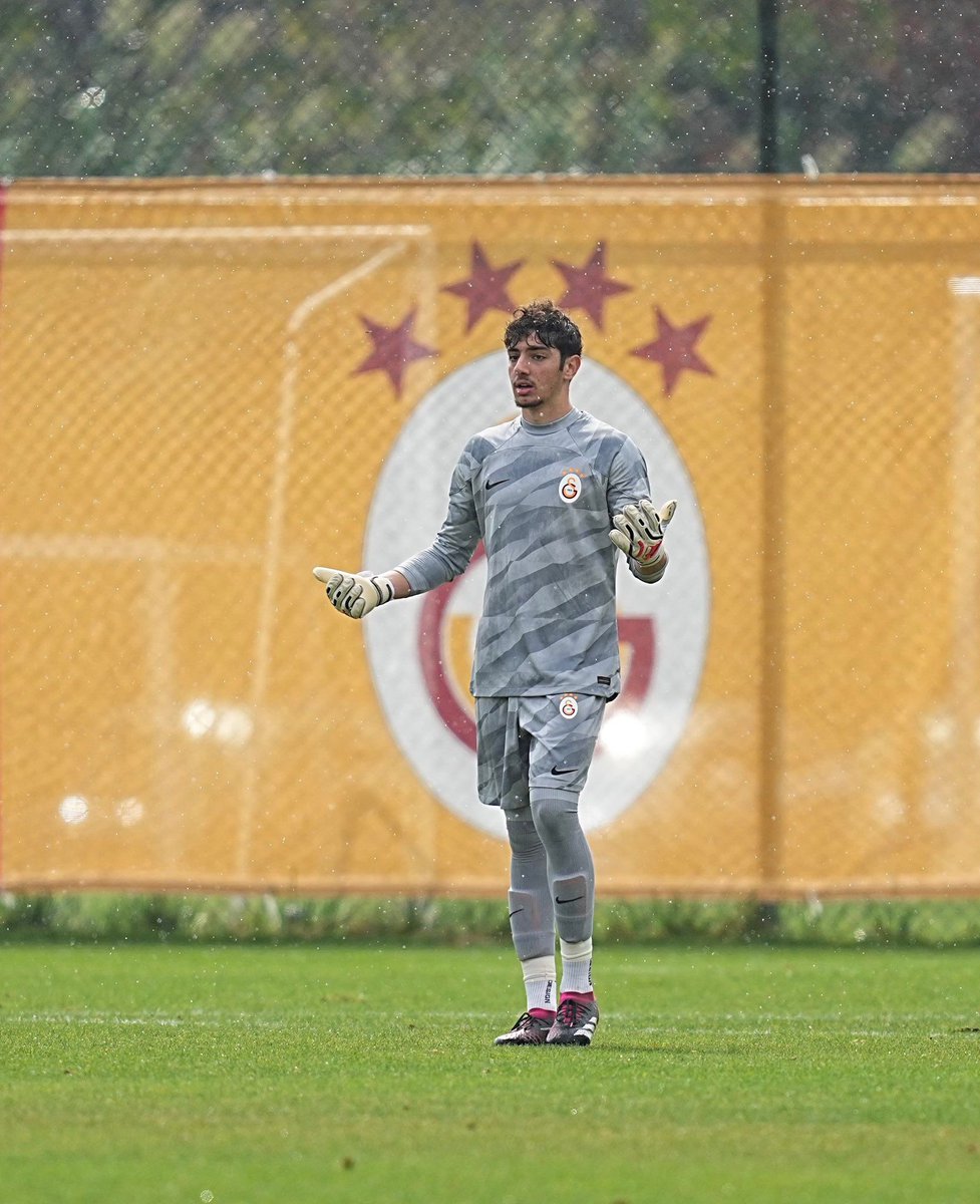 ScouTurk's tweet photo. Turkish Goalkeeper - 2004 Ed.

🇹🇷 Emre Bilgin - Beşiktaş 🇹🇷
🇹🇷 Jankat Yılmaz - Galatasaray 🇹🇷
🇹🇷 Semir Kaymakçı - Fürth 🇩🇪
🇹🇷 Serhat Öztaşdelen - Altınordu 🇹🇷
🇹🇷 Göktuğ Baytekin - BJK 🇹🇷
🇹🇷 Berkin Özgür - Bucaspor 🇹🇷
🇹🇷 Mehmet Erdoğan - Konya 🇹🇷
🇹🇷 Mustafa Çalışkan - Altay 🇹🇷

🧤 https://t.co/AzhKBKMpax