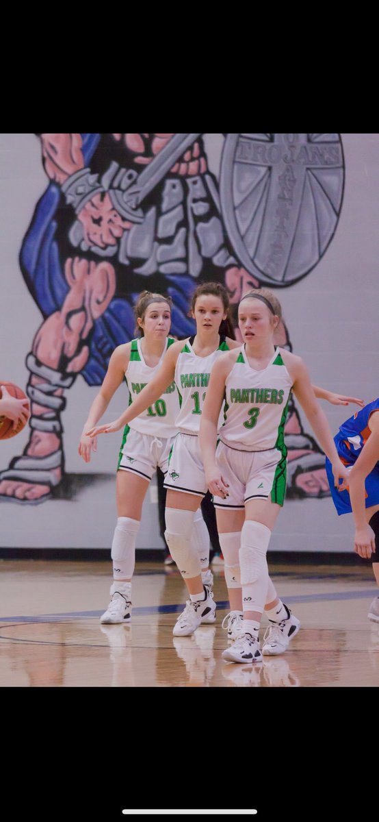 gazey_yates's tweet image. It’s senior night!  Two of my best friends are playing their last home game! I’ve been playing with Mo and Boo since I was in 4th grade and they were in 5th.  I’m going to miss them so much next year!  @morganmitschke @bforce03