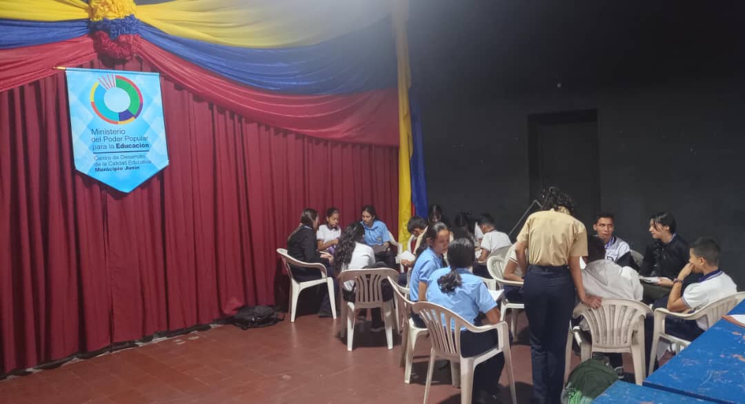 Discusión de las 7T en el Marco del Plan Nacional de Transformación. Municipio Junín Estado Táchira
<a href="/Berzabethg1/">Berzabethgandicaoficial</a> @MPPEDUCACION <a href="/CDCETachira/">CDCE Táchira</a>