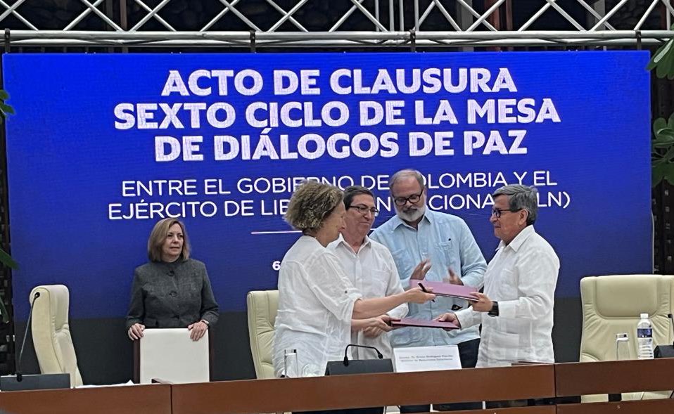 Noruega en Colombia tweet media