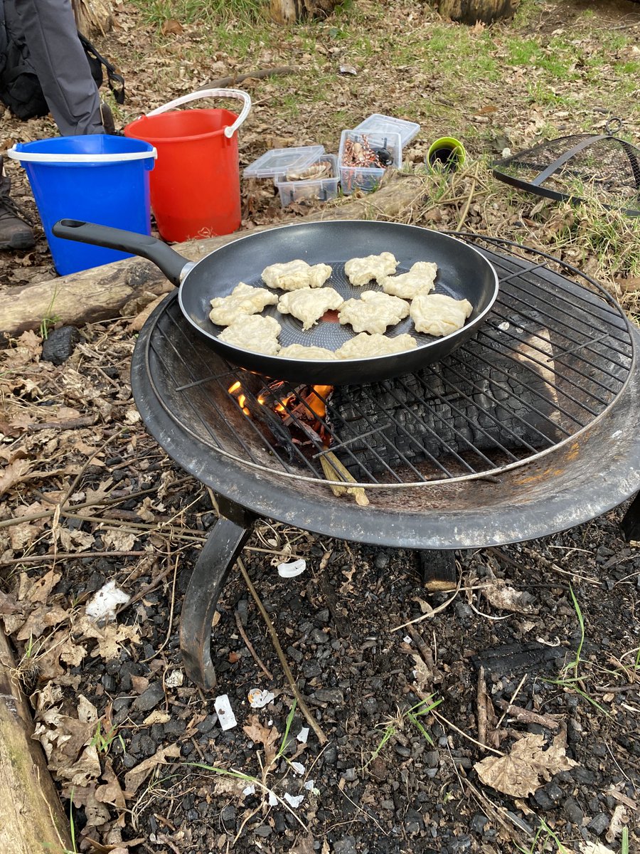 Wise Owls saw that the bulbs they planted last year are turning into beautiful flowers. We made Banock Bread which was cooked over the campfire. They also enjoyed bug hunting and stories and acted out going on a Bear Hunt. #banockbread #campfirecooking #bughunting #stories 🫓🔥💦