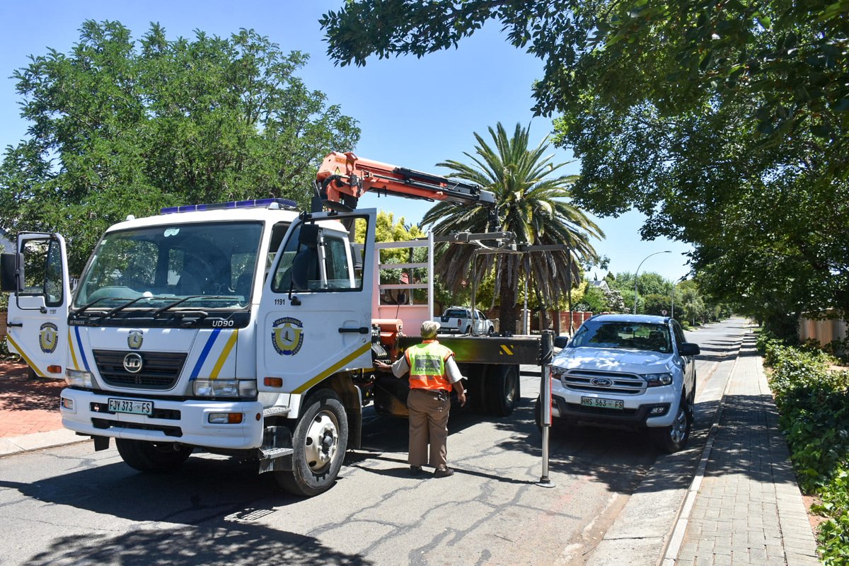 Motorists and residents cautioned against parking in areas designated for emergency vehicles tinyurl.com/2dq2urc2#Arriv… #IllegalParking