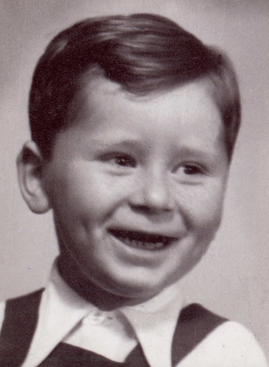 AuschwitzMuseum's tweet image. 6 February 1939 | A Hungarian Jewish boy, Aron Weisz, was born in Budapest. 

In June 1944 he was deported to #Auschwitz, where he was murdered in a gas chamber.