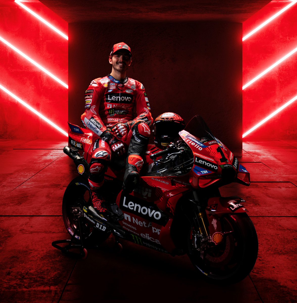N75_80's tweet image. #Today it's okay to get too close for comfort 👌 Take a look at the #Ducati #GP24 👀
#DucatiLenovoTeam #MotoGP2024 #Motorsport #MotoG24Power #motorcycle #ESPN