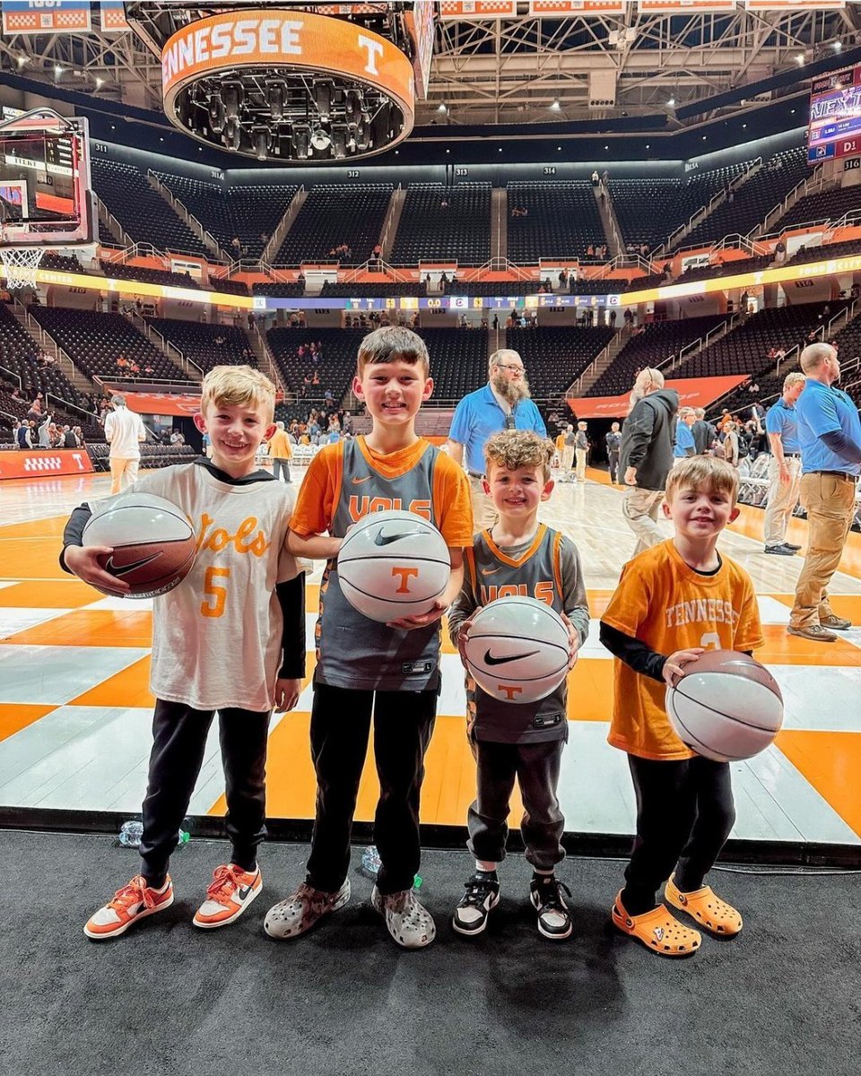alumnihallut's tweet image. Make sure your Vol Hoops fan is ready for tomorrow's game with new basketball gear! 🏀🍊#GoVols #GBO #VolHoops
📸: @themagicalmorgan
alumnihall.com/tennessee-volu…