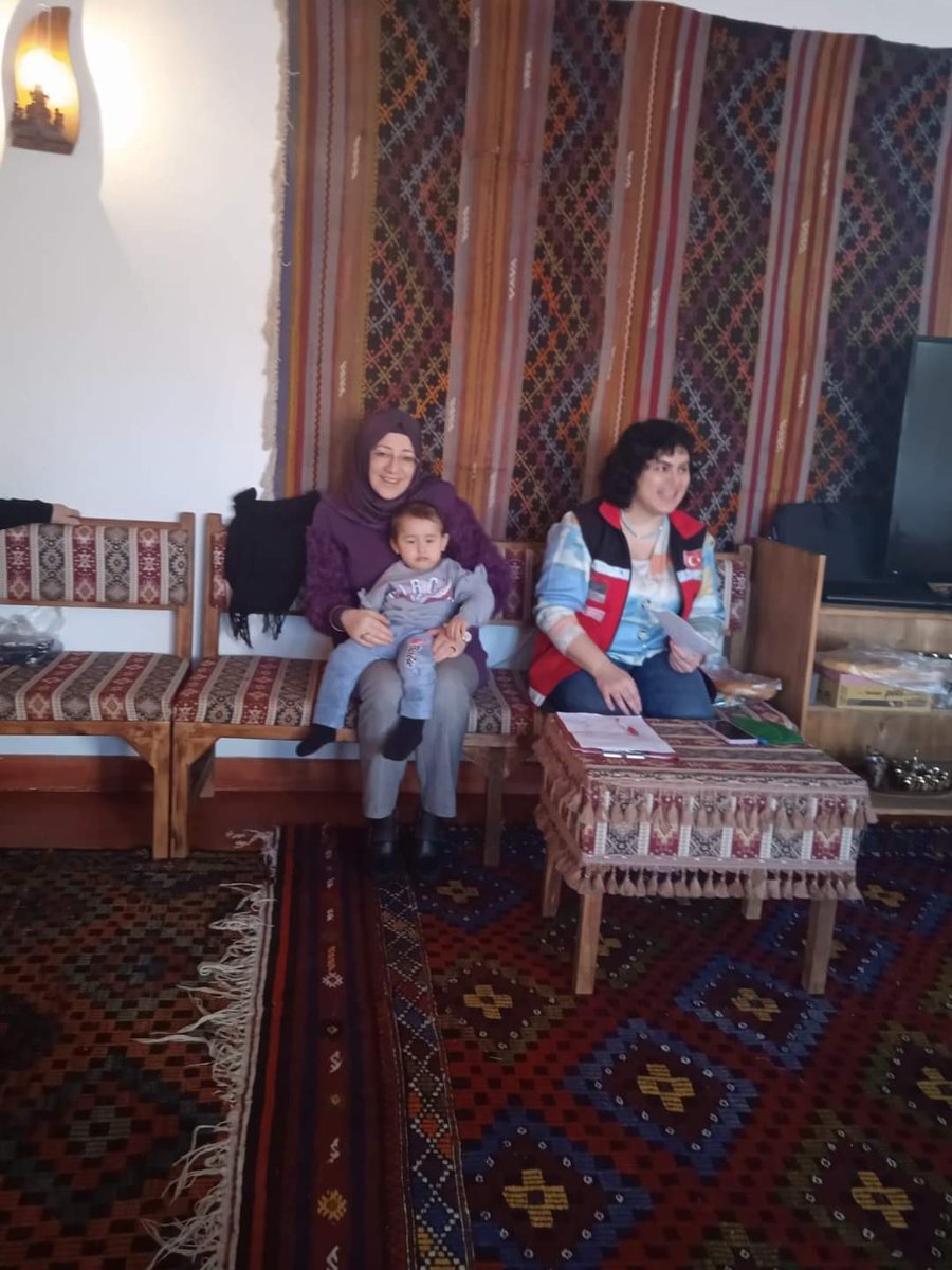 Sosyolog Raziye Tanriverdi misafirlerimizi "Değerler Eğitimi" hakkında bilgilendirdi. <a href="/kubrayigitbasi/">Doç. Dr. Kübra Güran Yiğitbaşı</a> <a href="/AfyonValiligi/">T.C. Afyonkarahisar Valiliği</a> <a href="/afyonashim/">Afyonkarahisar Aile ve Sosyal Hizmetler İl Müd.</a> <a href="/SandikliKaymakm/">Sandıklı Kaymakamlığı</a> <a href="/ondercengel/">Önder Çengel</a> <a href="/sandiklibld/">Sandıklı Belediyesi</a> <a href="/mustafacol_/">Dr. Mustafa Çöl</a> <a href="/afyonkulturevi/">Afyonkarahisar Kadın Kültür Evleri</a>