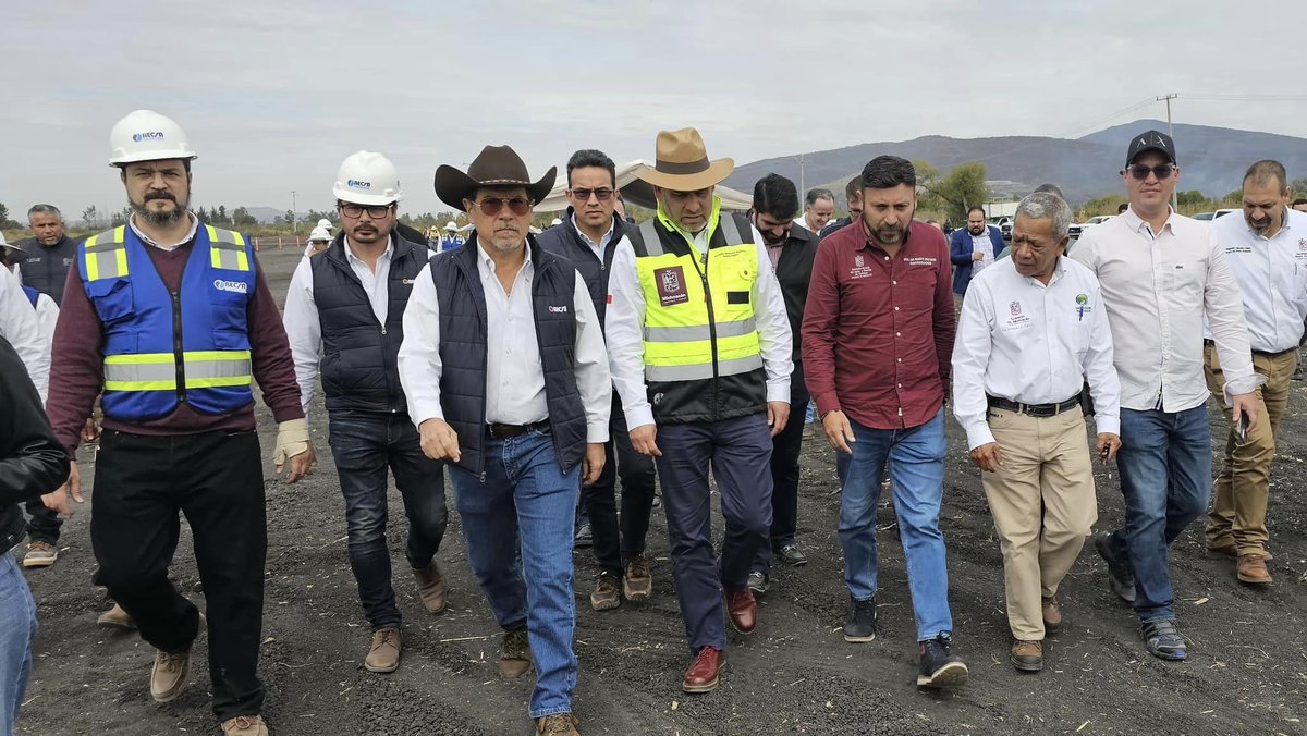 HumbertoArmenta's tweet photo. La semana pasada visité #Zamora, #Michoacán para supervisar la construcción de la Planta de Tratamiento de Aguas Residuales.
#RECSA30 https://t.co/Nu9SusAKVZ
