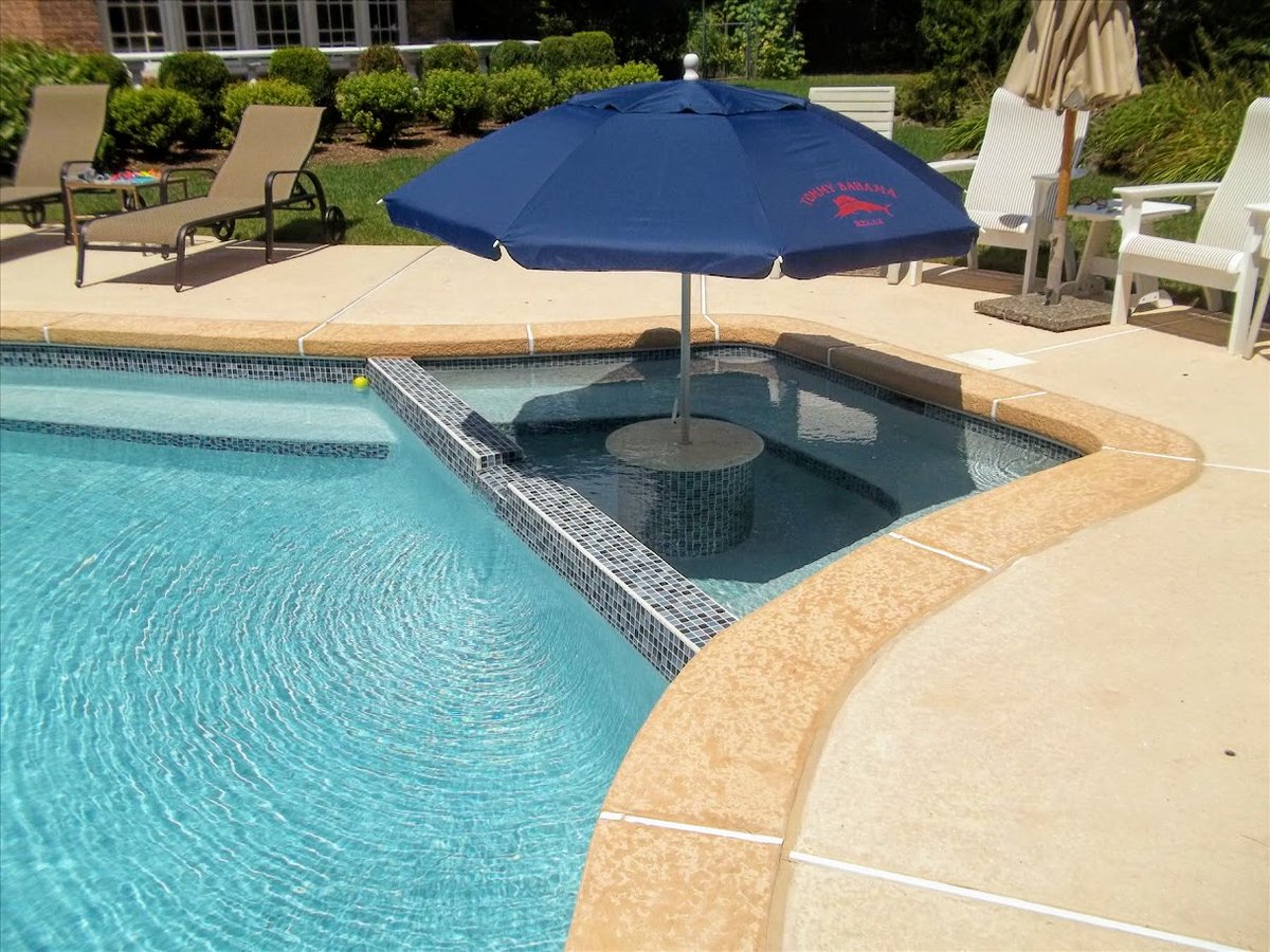 SRPoolsInc's tweet image. Would you like a sun ledge in your pool?  If so call S&amp;amp;R Pool &amp;amp; Spa,Inc. today for your free estimate 908-526-2277.  You can add this on a vinyl or concrete pool.  #sunledge #swimming #swimmingpool