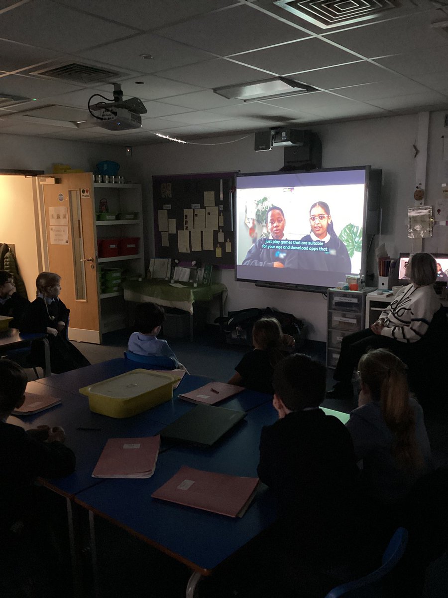 StSebsY3's tweet image. Today is #SaferIntenetDay and Y3 discussed the different ways we can remain safe on the internet #SebsComputing #SebsPE @StSebastiansPri