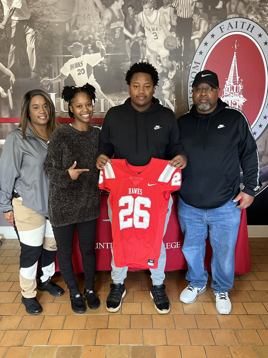 After a Great Conversation With <a href="/ChaelPridgen/">Chael Pridgen</a> and a Great Official Visit  with the <a href="/HawksFootball/">Huntingdon Football</a> I’m very blessed to Receive An ⭕️ffer from Huntingdon College #Hawk’Em <a href="/CoachWi1burn/">Charlie Wilburn</a> <a href="/OnTopAthletics/">OnTopAthletics Inc📚🏈⚾️</a> <a href="/CoachPowellHC/">Coach Eli Powell</a> <a href="/Coach_Dee79/">Coach Dee Williams</a> <a href="/AL_Recruiting/">AL Recruiting</a> <a href="/AL6AFootball/">Alabama6AFootball</a> <a href="/PrepRedzoneAL/">Prep Redzone Alabama</a>