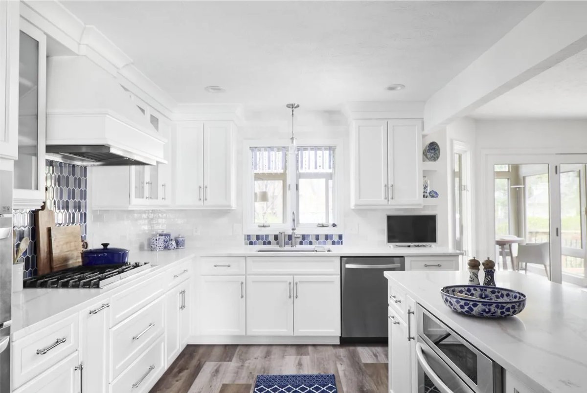 Live_ACo's tweet photo. This week's #TransformationTuesday feature!

Start your kitchen, bath or flooring remodel by scheduling a free consultation➡https://t.co/5jkMnV3SfO https://t.co/4vpQUqZEQV