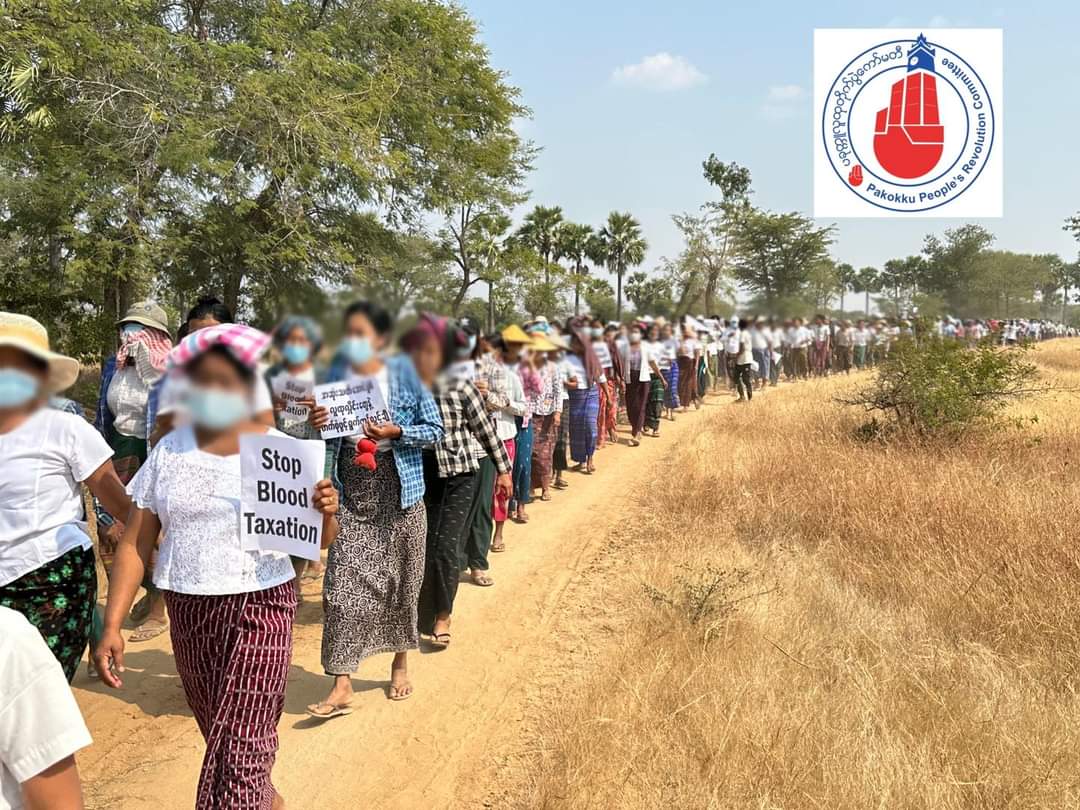 NantEiThandar's tweet photo. On Feb 1 in Magway Region, the Pakkoku People's Revolution Committee spearheaded the #WhiteCampaign and organized a protest march to commemorate three years under the military coup.
#SpringRevolution_3rdAnniversary
#2024Feb6Coup
#WhatsHappeningInMyanmar https://t.co/Mkur8me5TY