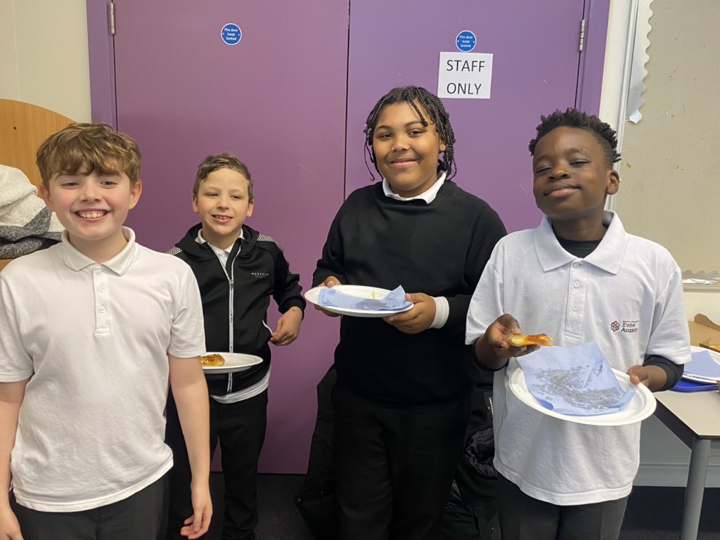 EvolveAc's tweet photo. A wonderful reward lunch for our SEMH students #rewards #semh #lambethkids #celebratingsuccess https://t.co/rxrPq4pS2f
