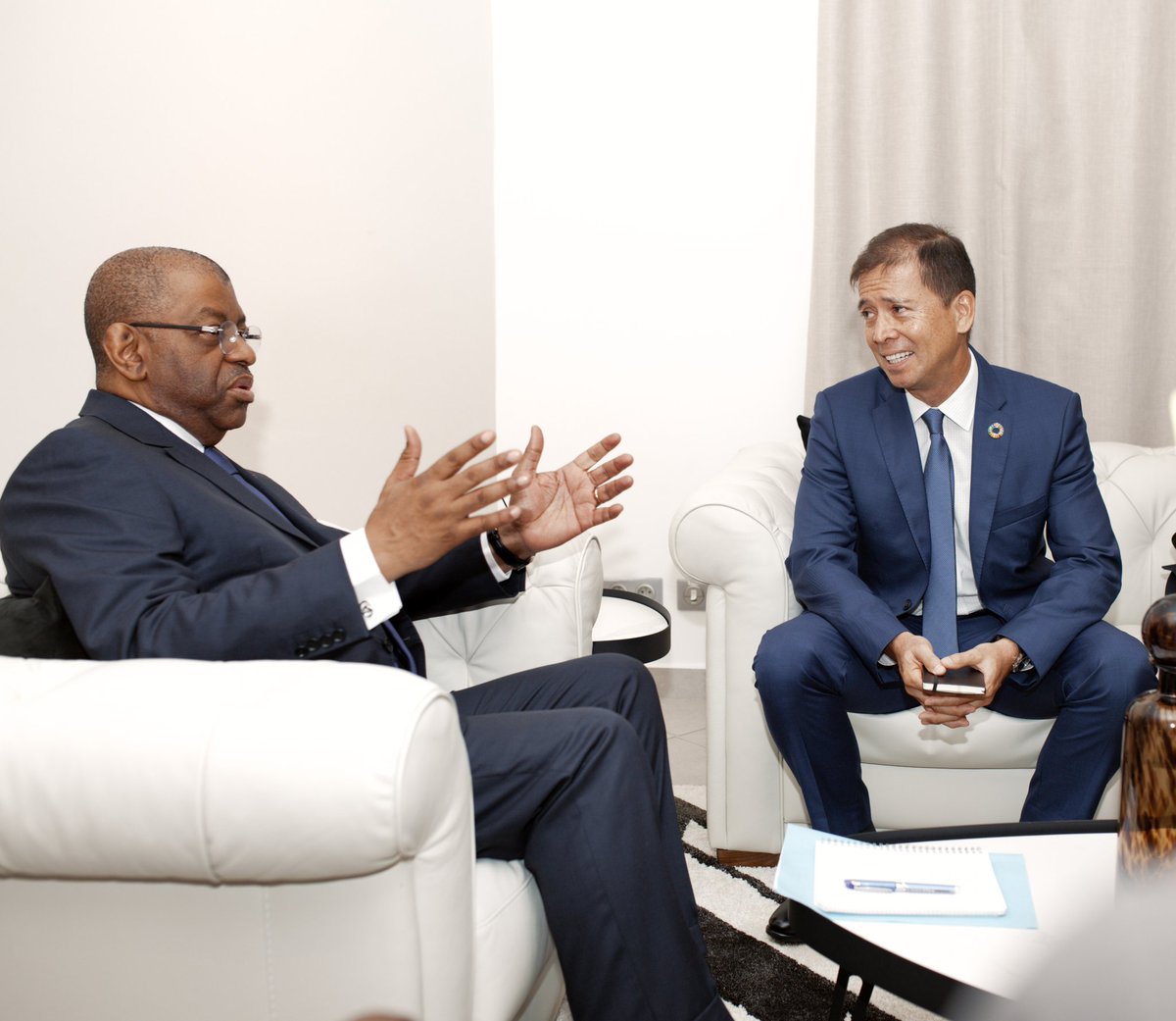 VpmppGabon's tweet photo. J’ai reçu, ce mardi le Représentant résident du @UNDPGabon1 au #Gabon.
Renouvelant le soutien du PNUD à l’endroit du Gouvernement,  M. Francis James a exprimé la volonté de l'institution pour un accompagnement et une mise en œuvre concrète des projets à fort impact social.
🇬🇦 https://t.co/U07FCA4B7B