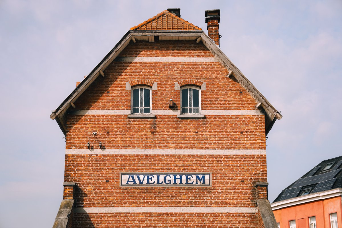 🚂 @GemeenteAvelgem  zoekt een nieuwe eigenaar voor het hoofdgebouw van het oude station. 

👉 Aan jou nu als kandidaat-koper om je creatieve idee op de rails te zetten. All aboard?

leiedal.be/nieuws/avelgem…

#leiedal #avelgem #tekoop #station
