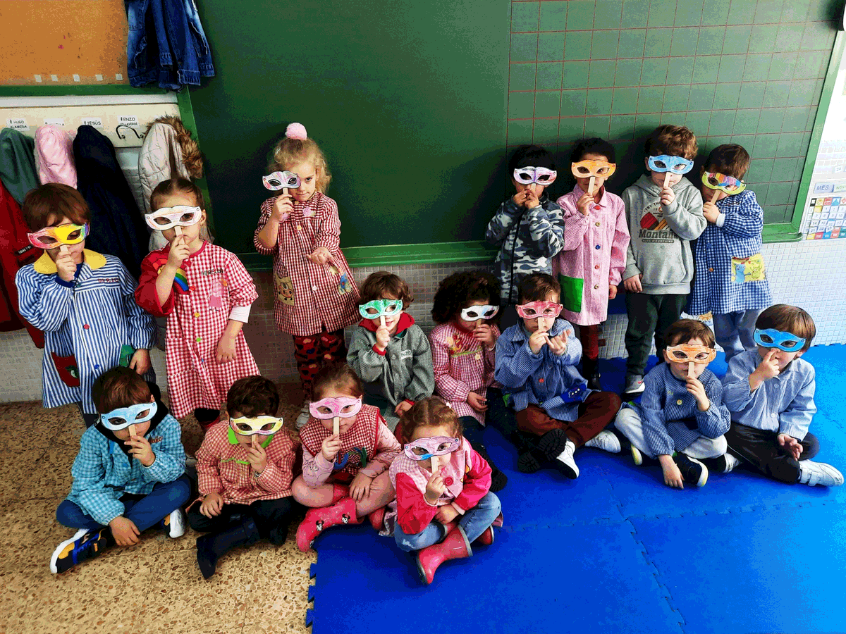 Cuando se trata de la #EducaciónSocioemocional, educar a los profesores es vital para que ellos puedan trasladarlo a su alumnado 👦👧
Nuestro objetivo es seguir implementando el programa de <a href="/thinkequalorg/">Think Equal</a> en diferentes escuelas 🧡 

ℹ️ fundaciongomaespuma.org/proyectos/espa…